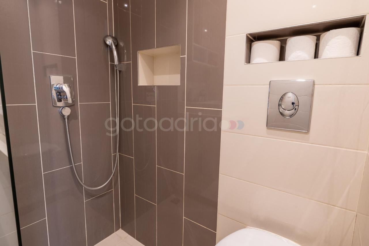 Modern Duplex Studio Tommy Макарска Екстериор снимка