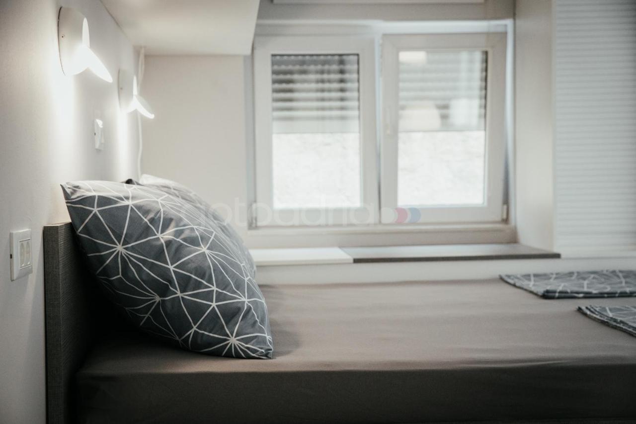 Modern Duplex Studio Tommy Макарска Екстериор снимка